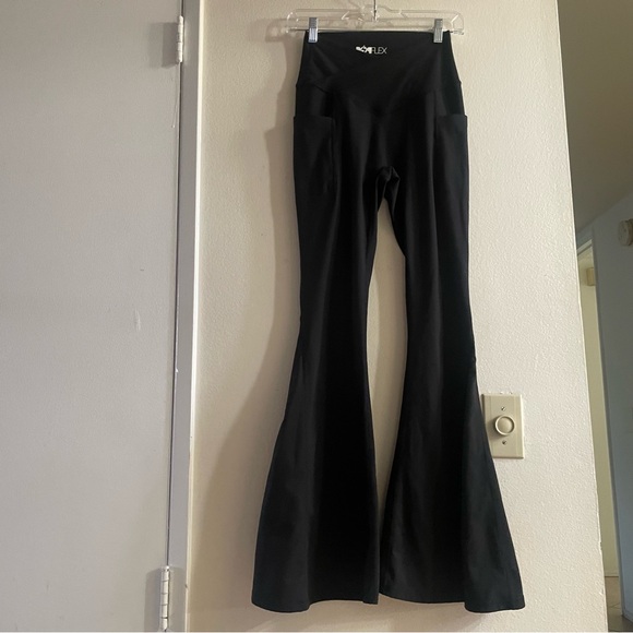 Popflex black bell bottom 31” crisscross waist leggings size small - Picture 2 of 6